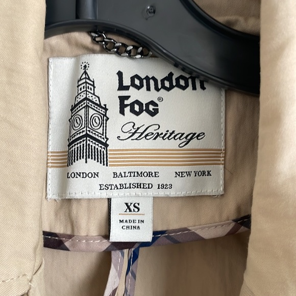 Size XS tan London Fog trench coat with tie belt - Picture 3 of 5